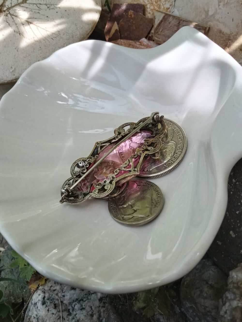 Gorgeous 1920's Czech Glass & Brass Brooch - Picture 9 of 10